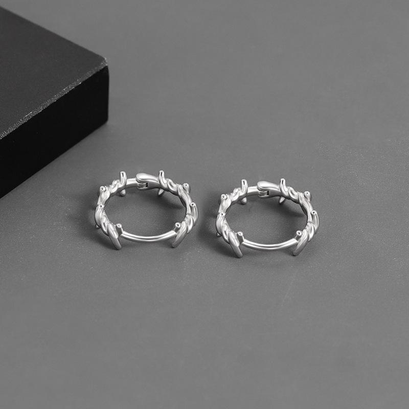 Hiphop Punk Thorn Hoop Earrings for Man Women Classic Piercing Ear Cartilage Tragus Simple Huggie Hoop Rock Jewelry Gift