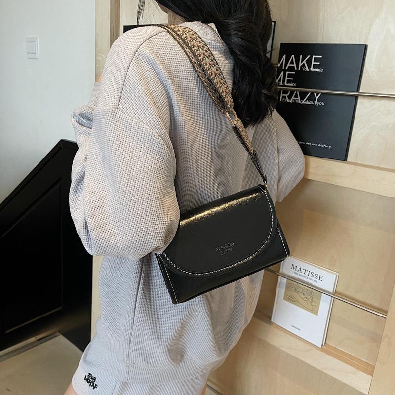 Simple Retro Fashion Trend Versatile Casual Wide Shoulder Strap Comfortable Shoulder Messenger Bag Small Square Bag Women's Bag