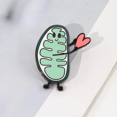 Broche Mitochondrie envoyant du cœur: Broche émaillée de dessin animé pour les amateurs de biologie – Cadeau unique de bijou de col