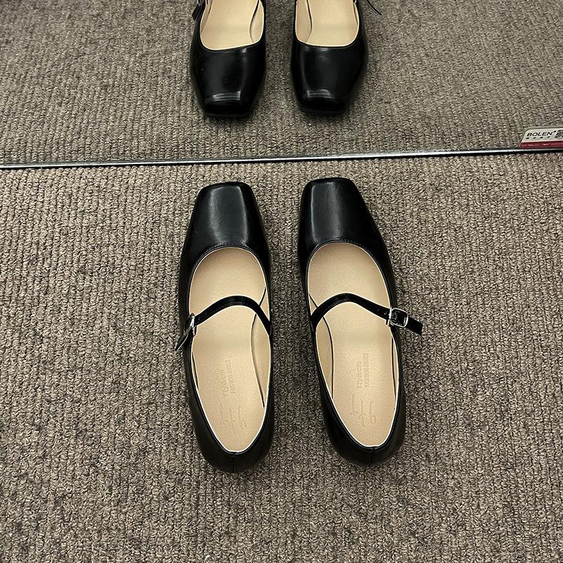 

Square head single shoes women s spring 2025 new fashion versatile silver retro Internet celebrity shallow mouth flat Mary Jane shoes 35 чорний