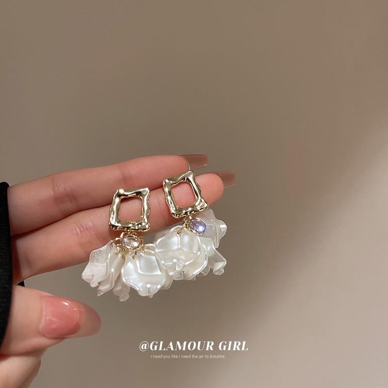 Diamond-set pearl petals fringed earrings stud earrings temperament fashionable and versatile design earrings