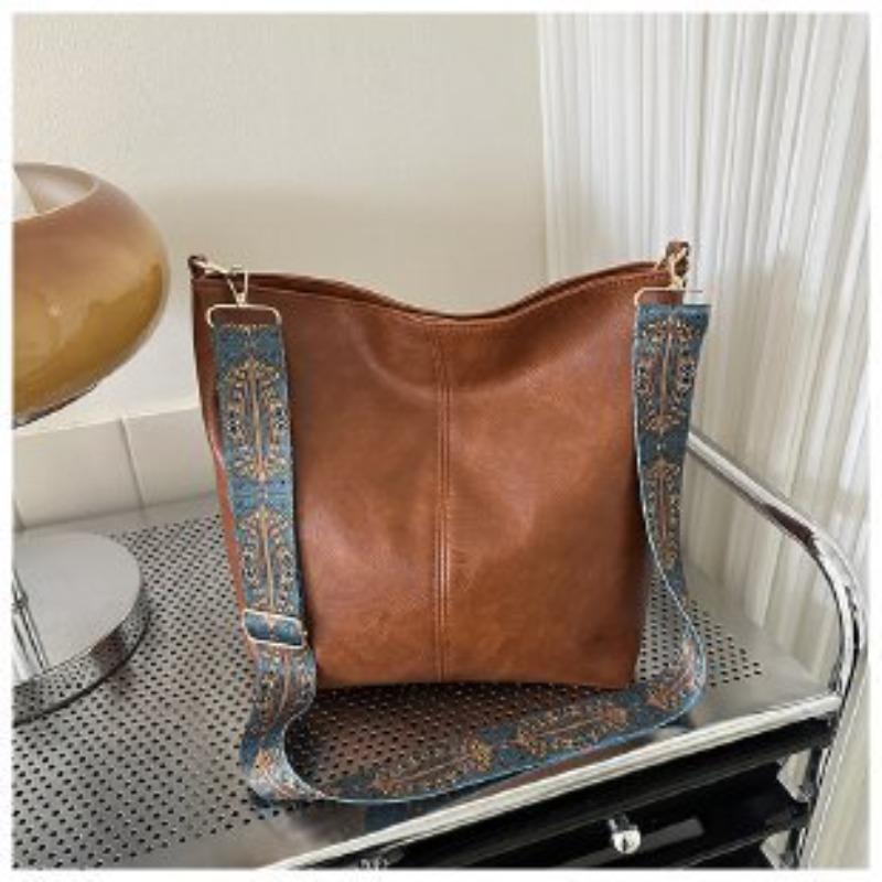 Retro commuter large-capacity bag women's winter new simple casual bucket bag niche fashion shoulder bag