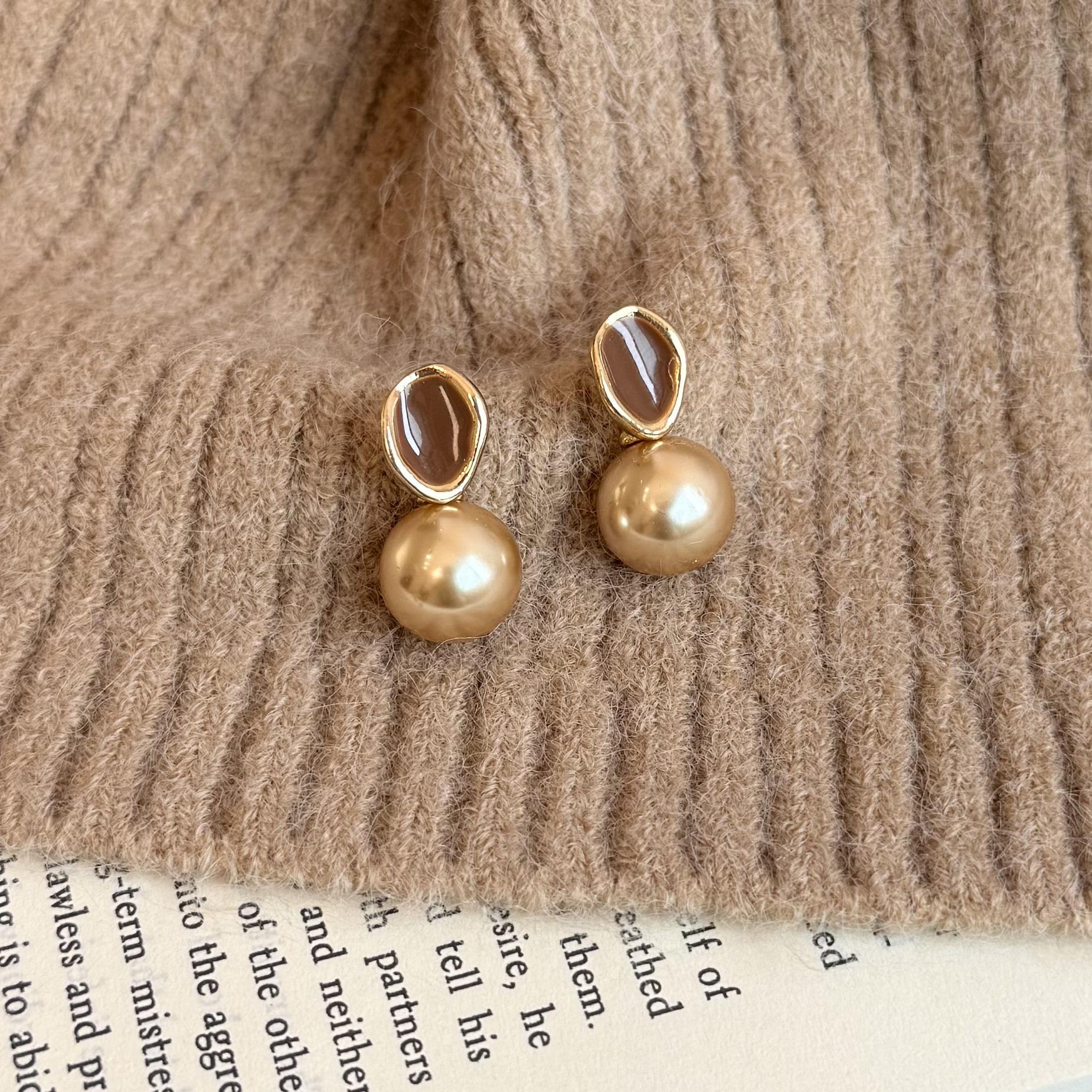 

Elegant Maillard Heart Earrings for Women - Autumn/Winter 2026 Collection, High-End Fashion, Versatile Light Luxury Design
