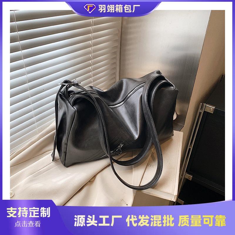 Retro bag women's large-capacity new autumn and winter high-end texture niche messenger bag commuter pillow bag