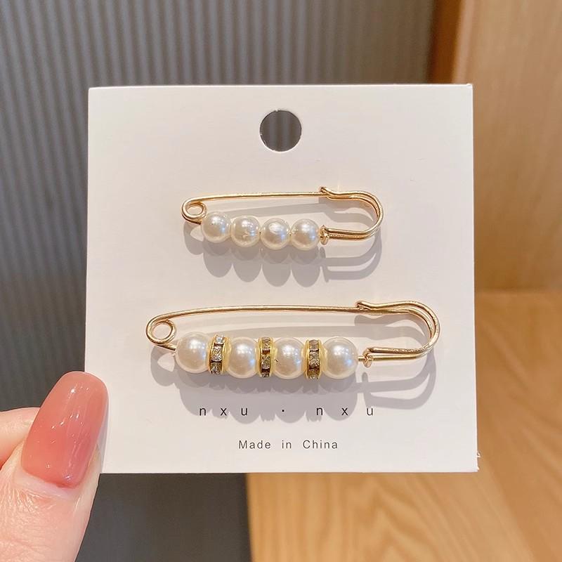 Women's Adjustable Pearl Safety Pin for Waist-Cinching and Neckline Fixing