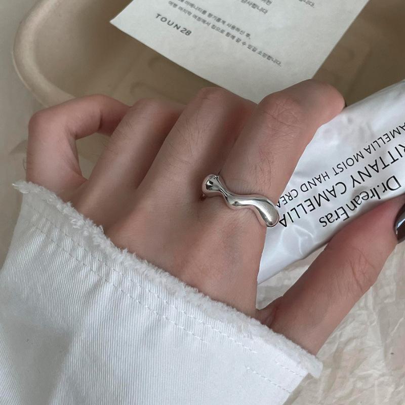 Trendy Black Adjustable Onyx Ring For Women Minimalist Chic Unique Geometric Style