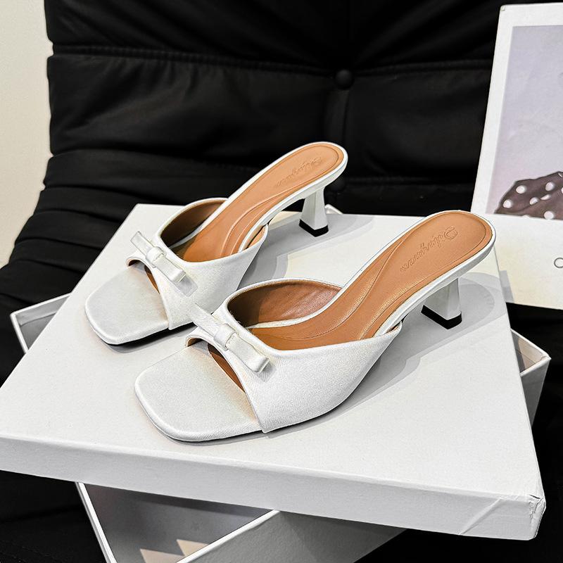 

High-heeled slippers women s summer outer wear fashion 2025 new bow square-heeled high-heeled shoes thin-heeled cool slippers 40