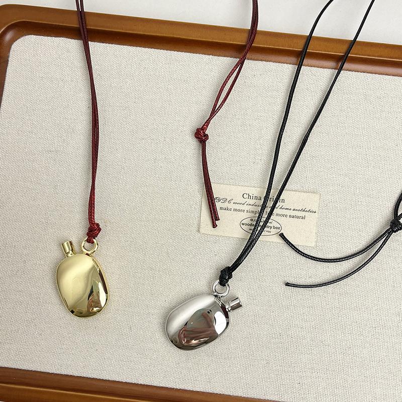 Moderner Schmuck Elegantes Temperament Metall Kessel Anhänger Halskette für Frauen Schlichtes Design Accessoires