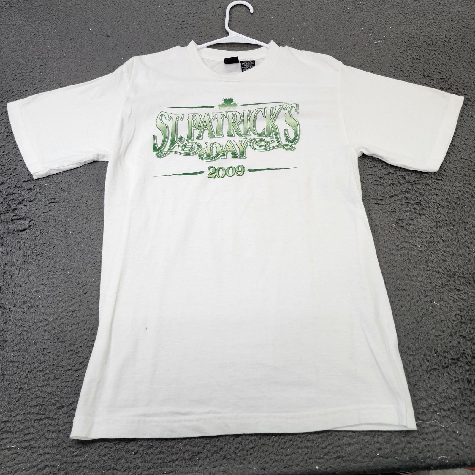 St. Paddy s Lucky Tee Shirt Mens Medium White St Patrick s Day 2009 Graphic Tee Unisex T-Shirt S