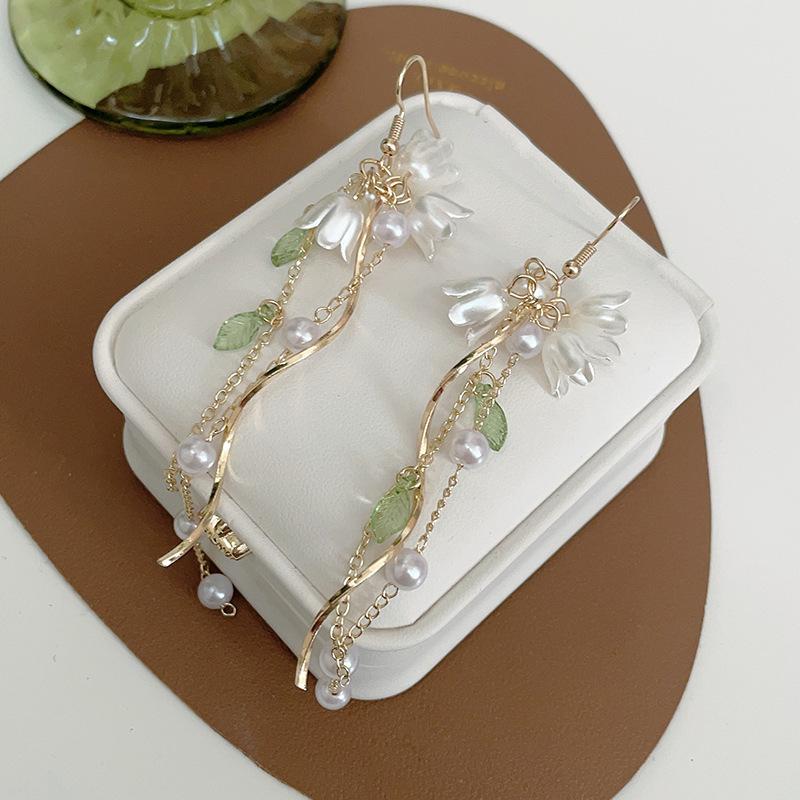 New Sweet Temperament Small Fresh Bamboo White Lily Of The Valley Flower Earrings Elegant And Gentle Asymmetric Earrings