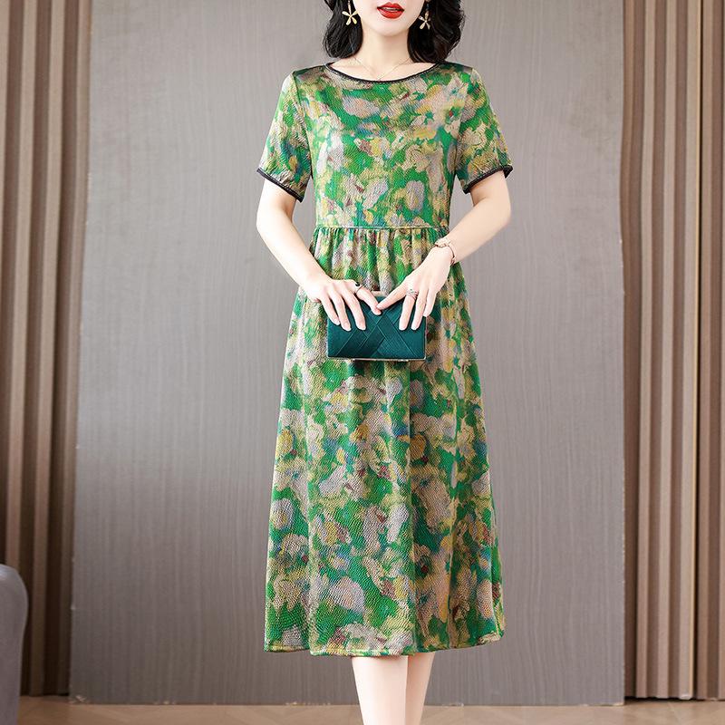 Summer 2026 Retro Print Plus Size Dress for Women: Stylish and Slimming Mother's Outfit