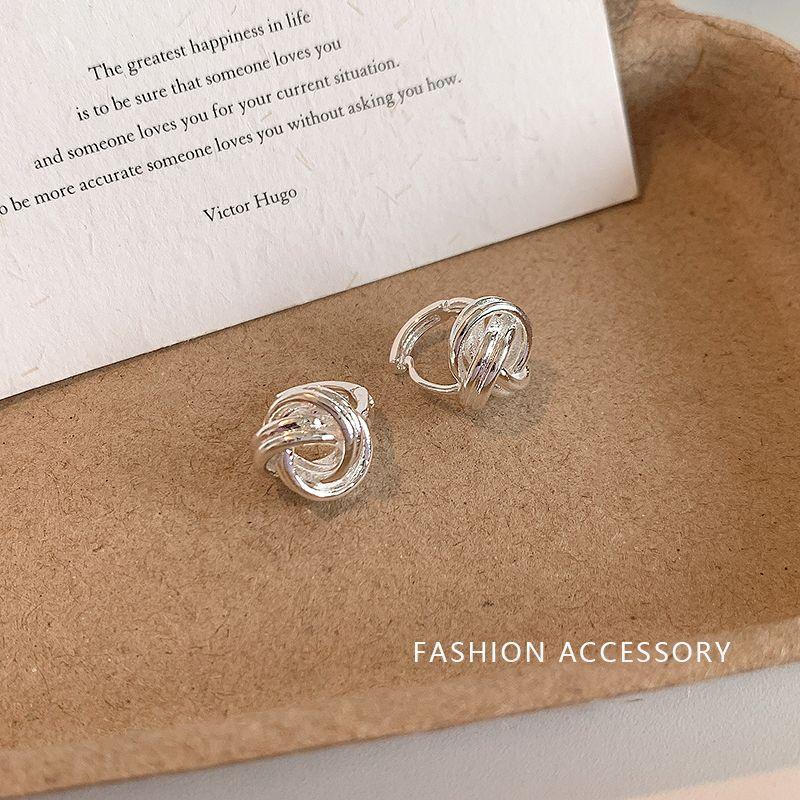 

Cable Stitch Winding Earrings for Women Fall and Winter Accessible Luxury Fancy Unique Elegant Ear Studs Earrings Stylish Easiest for Match Ear Clip A2009 silver winding knot stud earrings