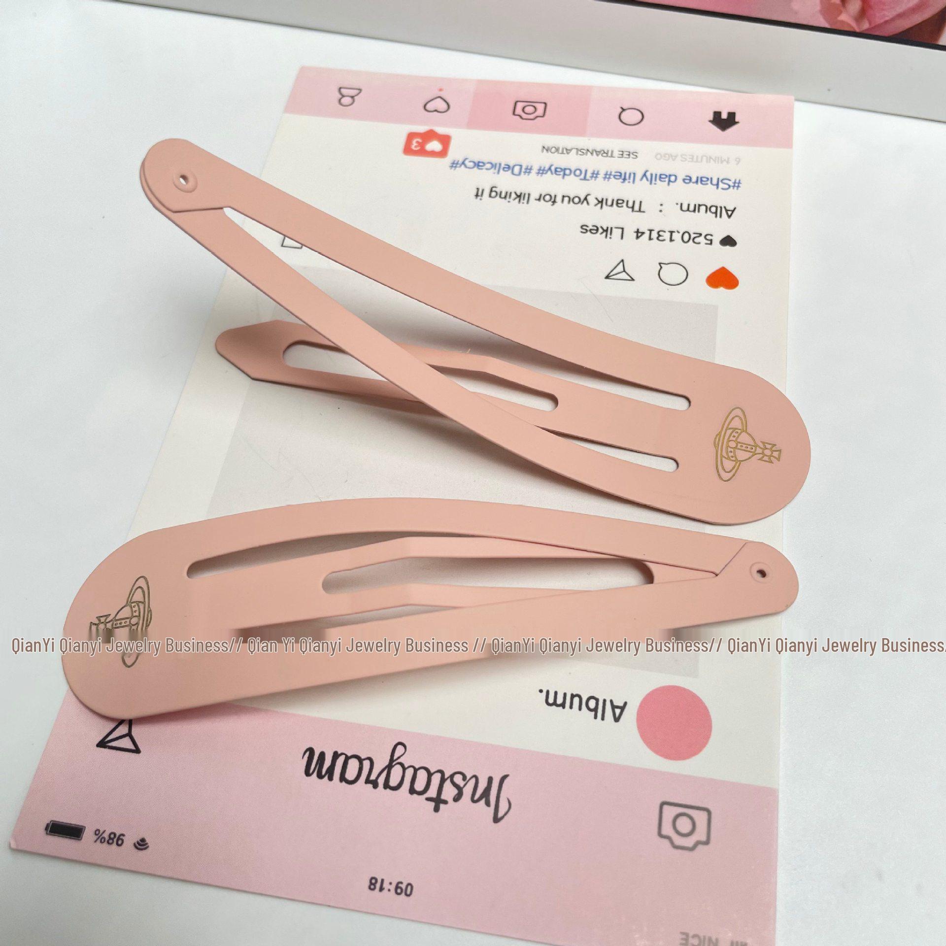 

Elegant Metal Edge Hair Clip: High-End Fashion Accessory for Girls