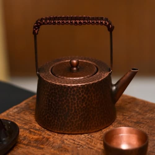 Quxxuol Pure Copper Kettle, Handmade Small Copper Teapot, Traditional Craftsmanship, Perfect for Home Use or as a Gift (Brown, 800ml)