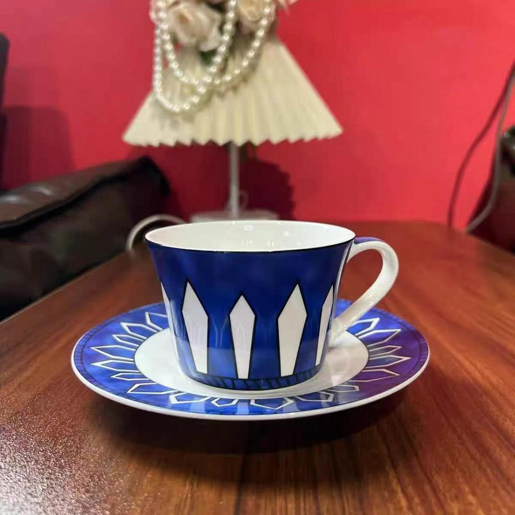 European Gold Carriage Woven Pattern Bone China Tea Cup & Saucer - High-End Exquisite Afternoon Set.