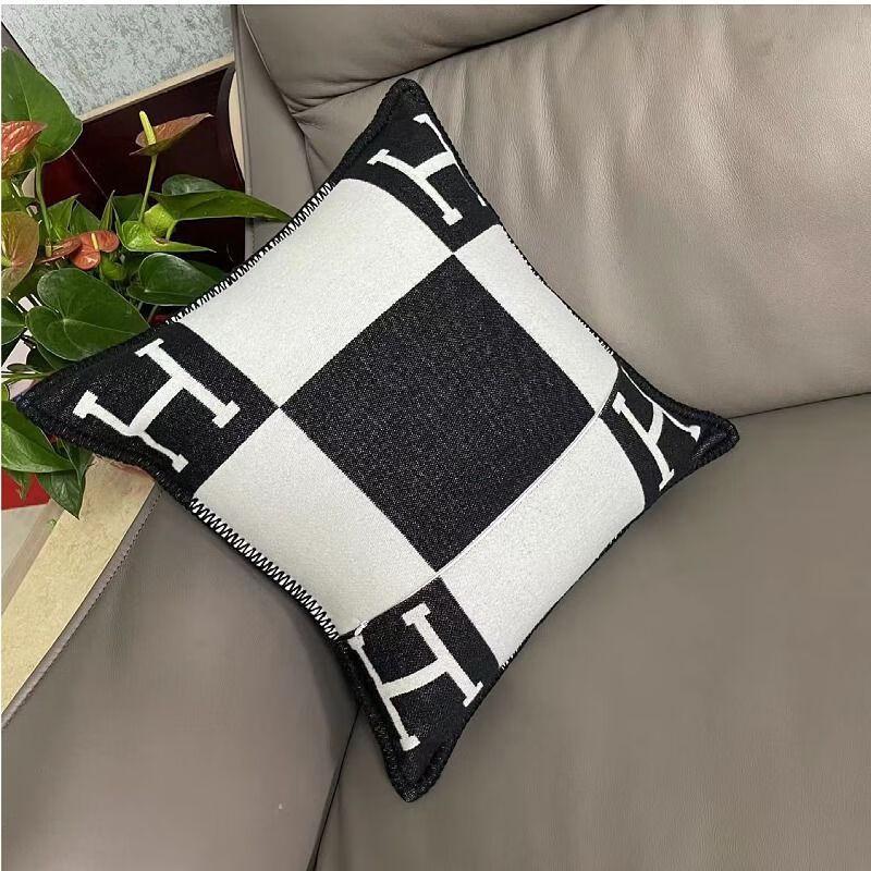 LISM Knitted Throw Pillow Cover