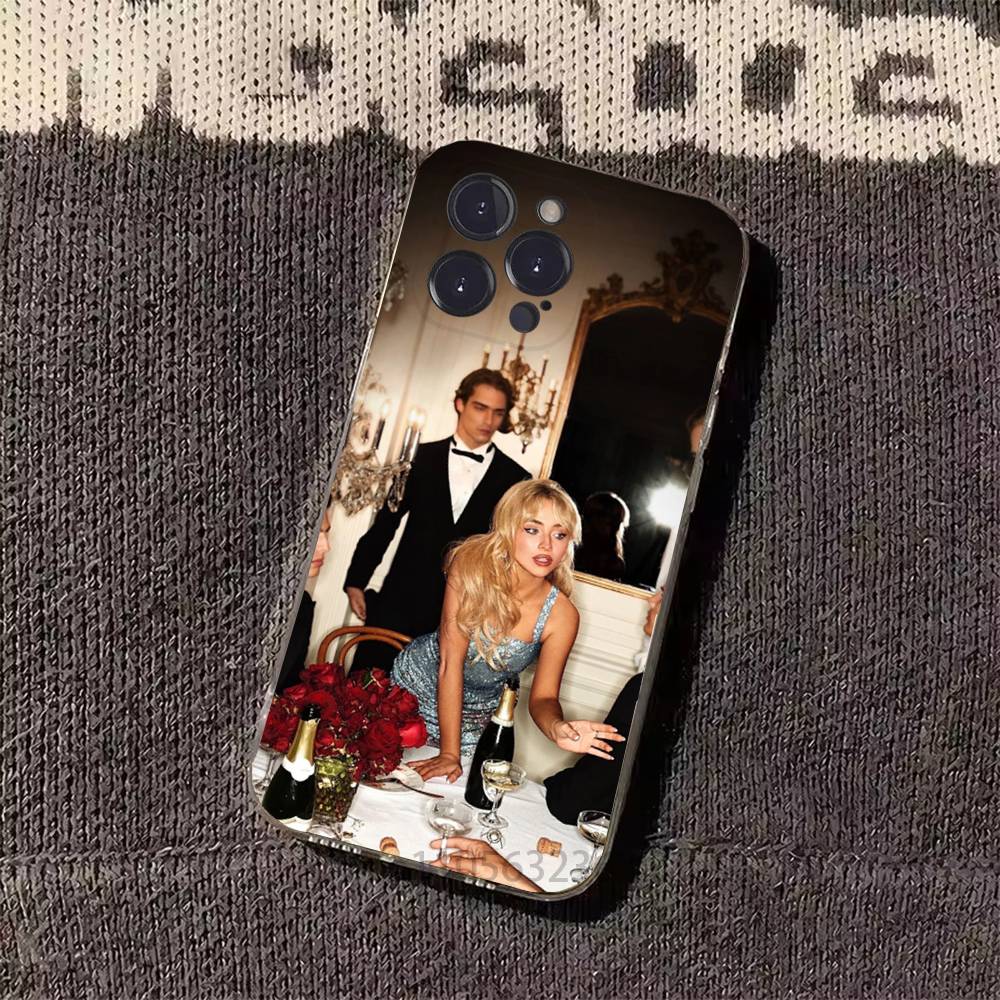 S-sabrina C-Carpenter Cartoon Handyhüllen Für iPhone 17 16 15 14 13 12 11 Pro Max Plus Luxus Kamera Schutz Kunststoff