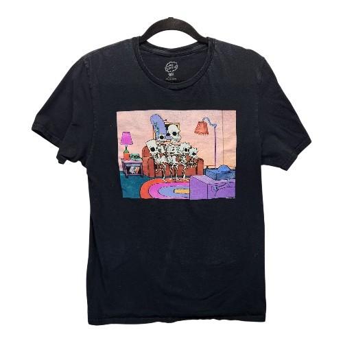 The Simpsons Tree House of Horror Shirt Couch Skeletons Living Room MEDIUM S разноцветный