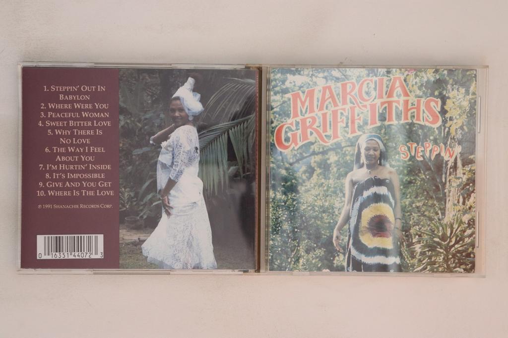 CD MARCIA GRIFFITHS - Steppin' 44007 Shanachie 1991 US Reggae, Ska & Dub Used