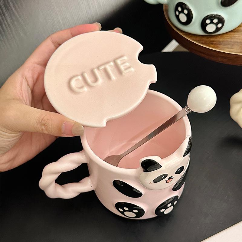 Caneca Panda Cerâmica Relevo Fofa Com Tampa Colher Animal de Desenho Animado Tridimensional Copo de Água Doméstico Lembrancinha Pequena e Fresca