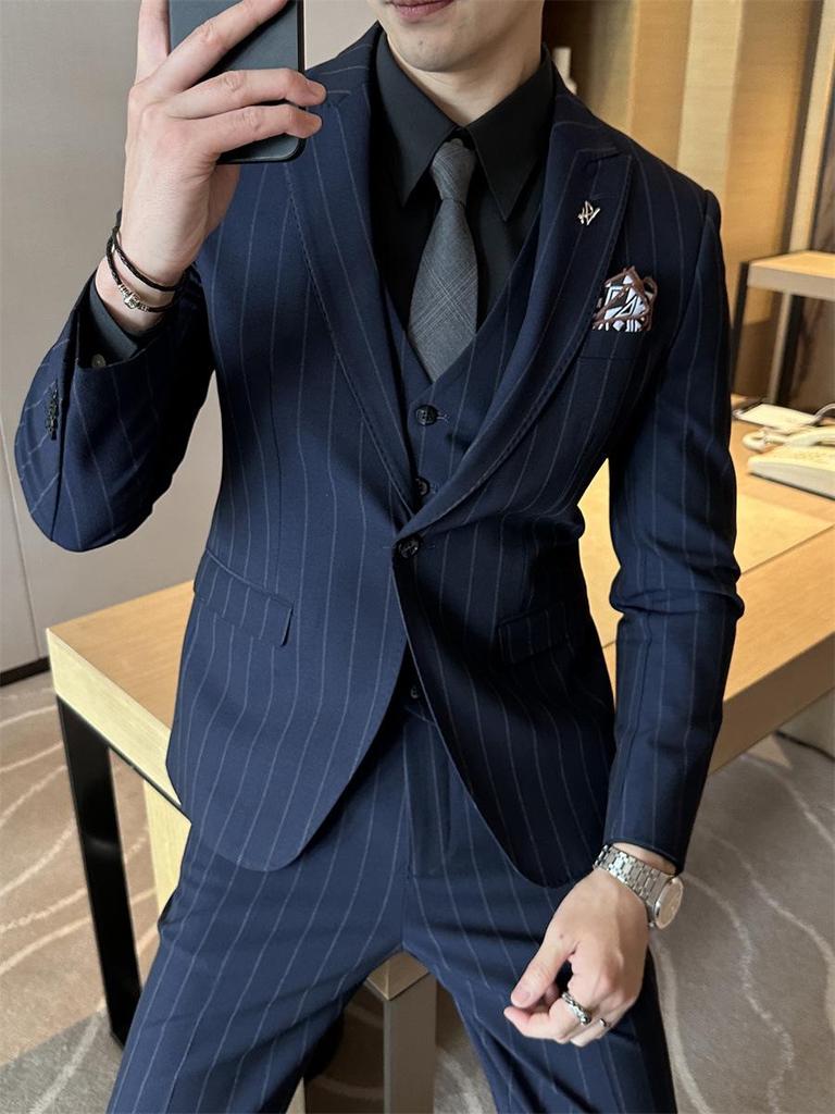 Slim Fit Striped Three-Piece Men's Suit - Casual Single-Breasted Wrinkle-Resistant Formal Wear.
