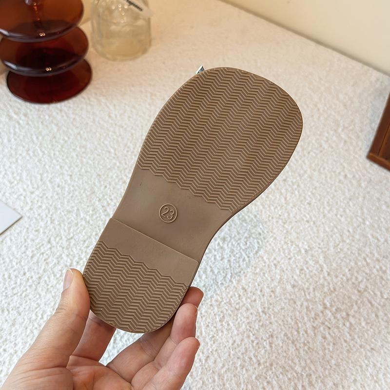 Sommer-Mädchensandale neuer Sommerstil mit Zehenschutzkappen für Mädchen, weiche Sohlen, Baby geflochten und ausgestanzt trendy