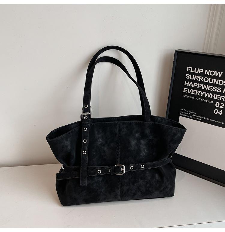 Korean version niche tote bag women's bag 2025 new suede retro commuter bag high-end fashion shoulder bag