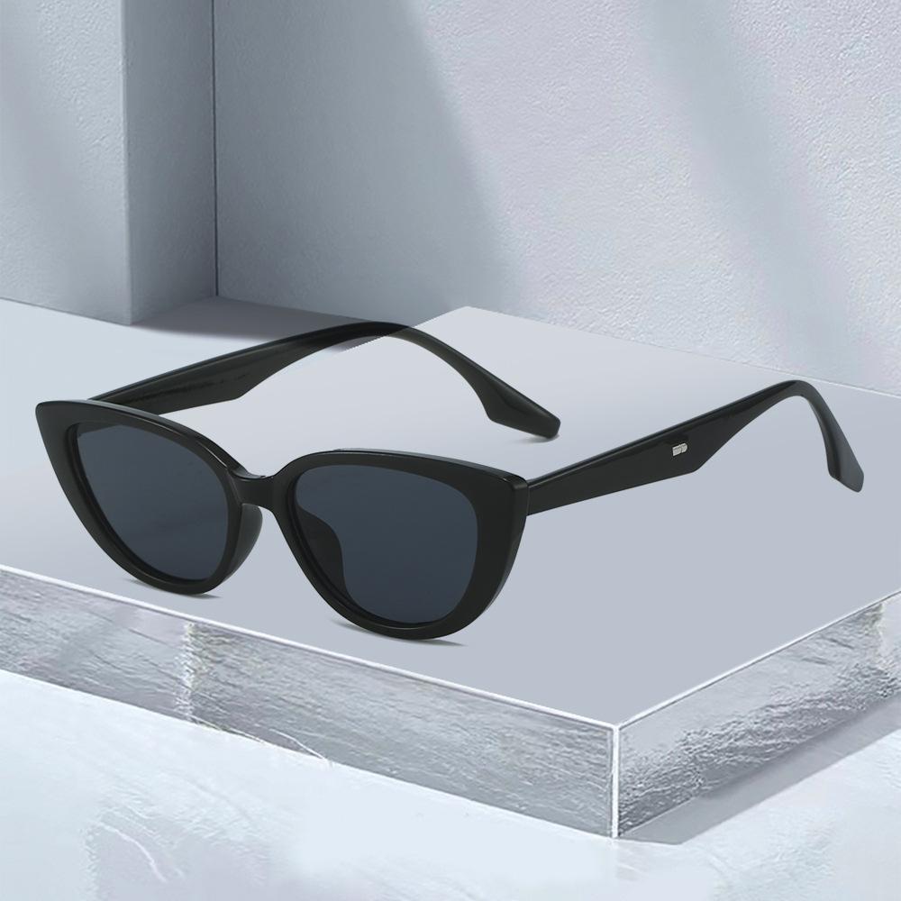Retro Triangular Cat Eye Glasses For Women'S High-End Ins Black Small Frame Street Sunglasses Round Face Glasses