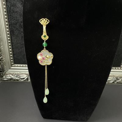 Neue chinesische Jade Ruyi Pflaumenblüte Schwalbe Fransen Cheongsam Schnalle Frische Damen Nationaler Stil Hanfu Accessoires Antiker Stil Schnalle Brosche