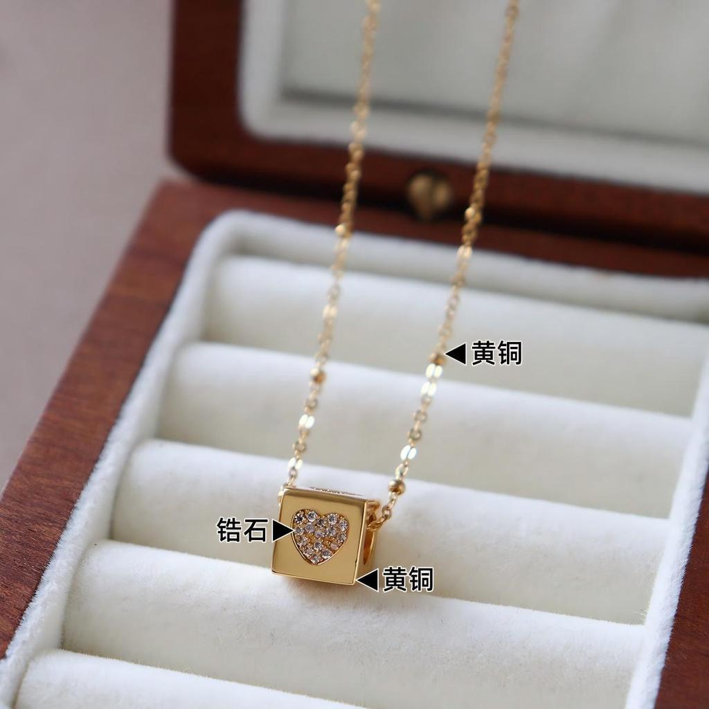 Golden Love Sugar Cube Necklace Female Fragrance Grandma Collarbone Chain Light Luxury Three-Dimensional Change Machine Necklace Direct Sales