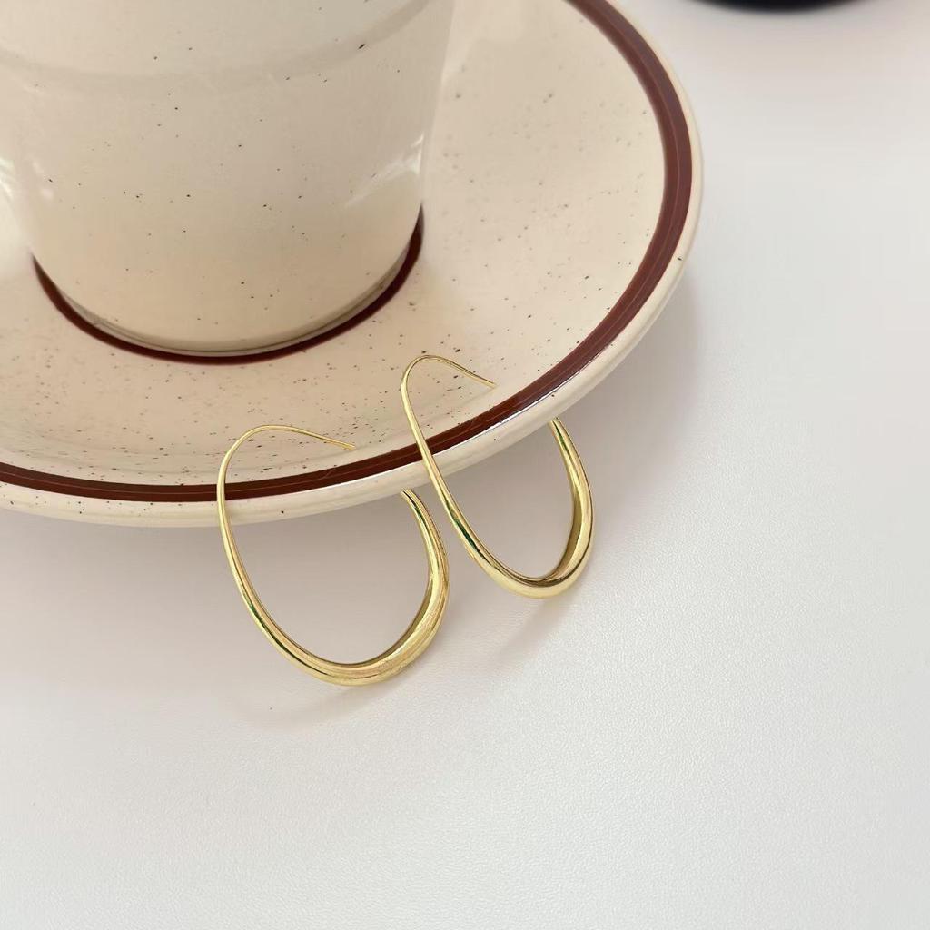 Elegant Water Drop Earrings: European & American Design, Light-Sensitive, Cold Style, Unique & Simple Hoop Earrings for Women