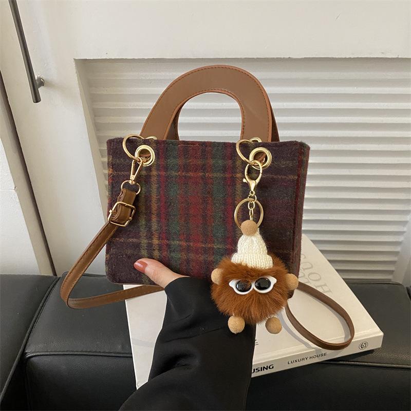Fashionable Small Bag for Women In Autumn and Winter Versatile New Fashionable One-shoulder Crossbody Bag for Women In Handheld Concubine Bag