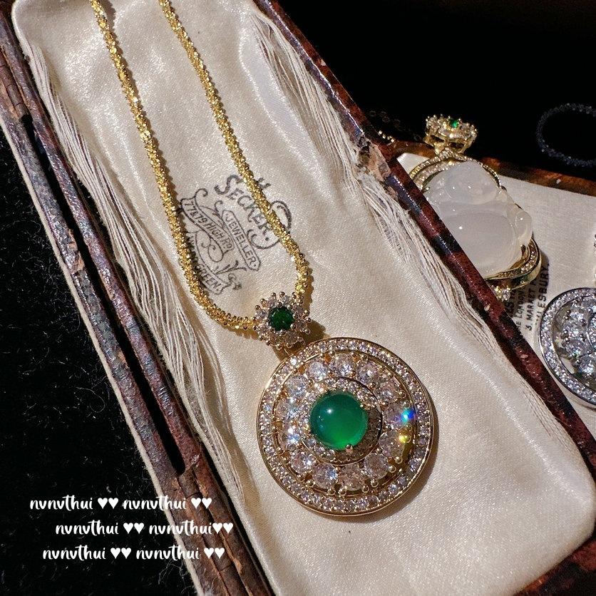 Chalcedony Flower Plate Gemstone Necklace, Antique, Plated With 18K Gold, Ice-Type White Chalcedony Sugar Cube Zircon Necklace.