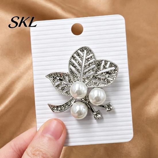 Rhinestone Leaf Brooch Faux Pearl Brooch, Alloy Hollow Leaves Lapel Accessory Pin, Sweater Cardigan Coat Suit Clothing Jewelry Accessories Pin