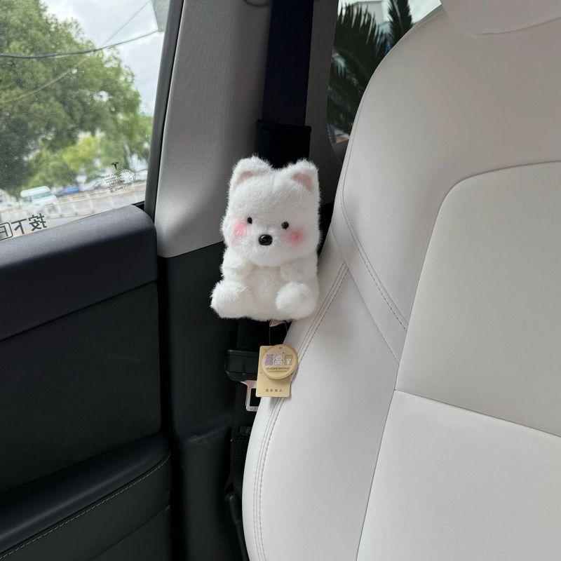 Plush West Highland Rabbit Car Seatbelt Shoulder Pad, Cute and Comfortable for All Seasons, Anti-Strangling Safety Strap Decoration for Car Interior