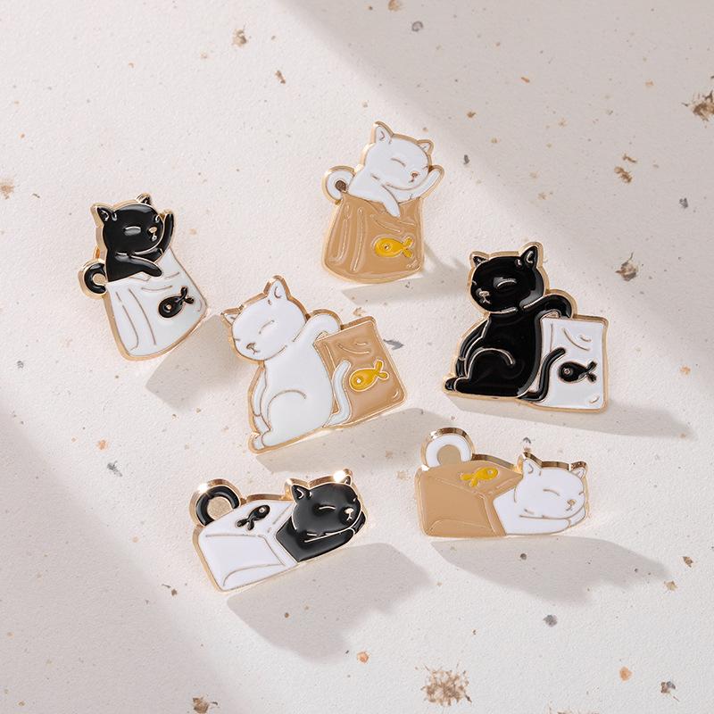 Cute Cats Enamel Pins Fish Bag Brooch Cartoon Animal Badges Lapel Pin Jewelry Gift for Kids Best Friends Claw Fish Bone Badge Women Accessory Brooch