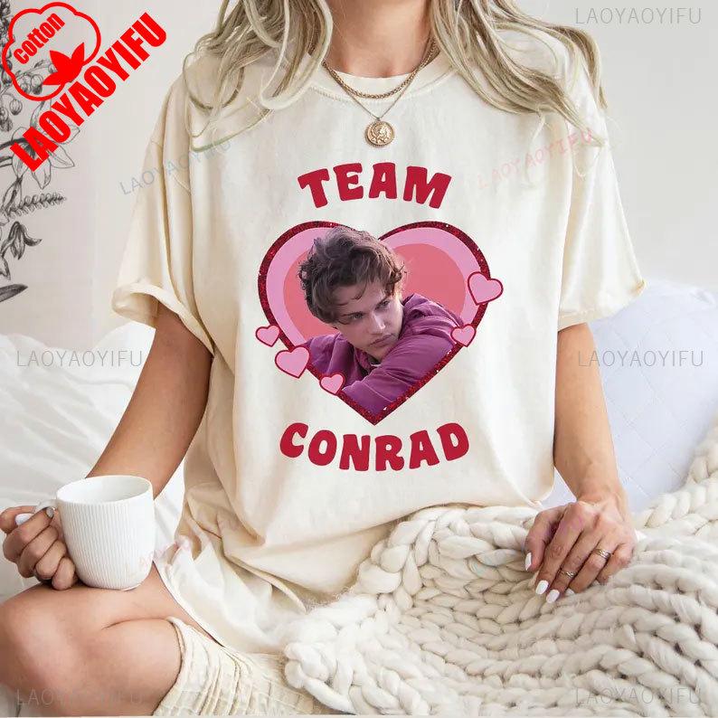 Maglietta Vintage Conrad Fisher Team Conrad L'Estate in cui sono diventata Bella Retro Conrad Fisher Cena tra Ragazze Y2k Top Abbigliamento Unisex 2025