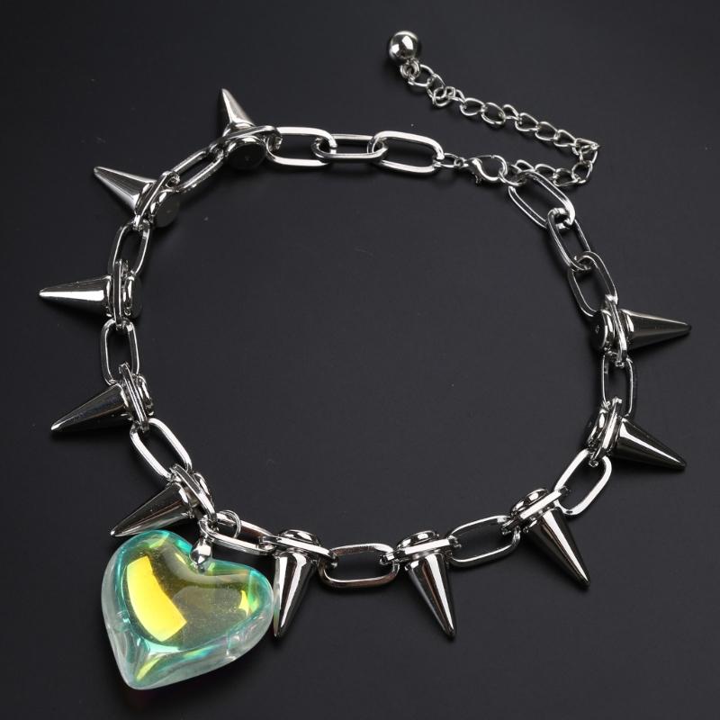 Rivets Heart Necklace Heart Pendant Clavicle Chain Choker for Women Teen Girls Rock Y2k Necklace for Halloween Jewelry