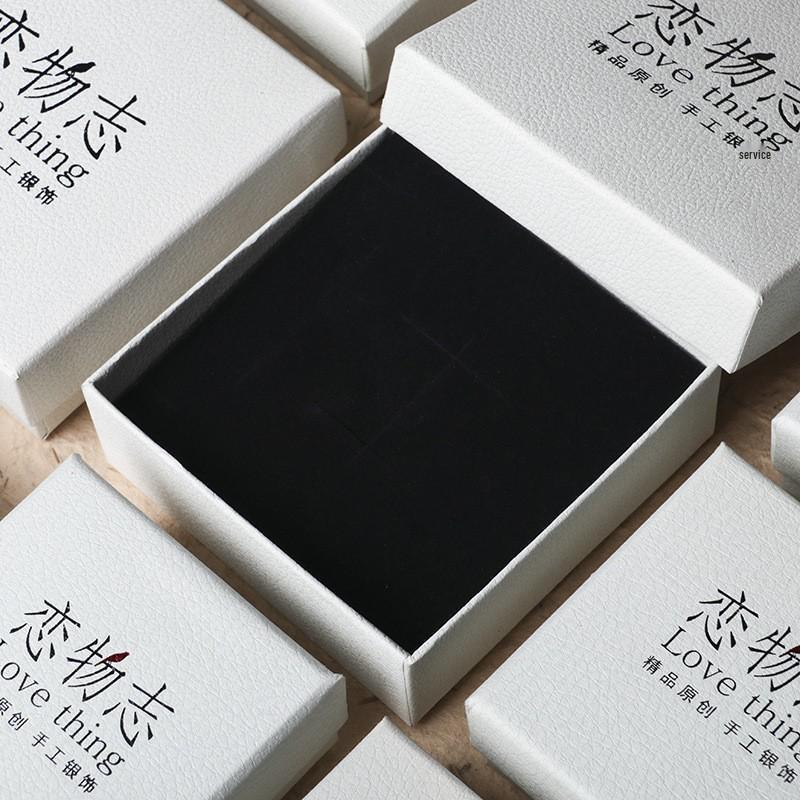 Průhledná dárková krabička na šperky ve tvaru srdce na prsteny a náušnice