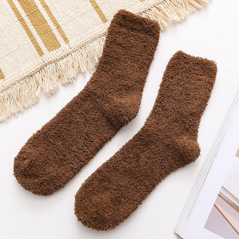 Superwarme Herren-Wadenlange Korallenfleece-Bodensocken für Herbst und Winter.