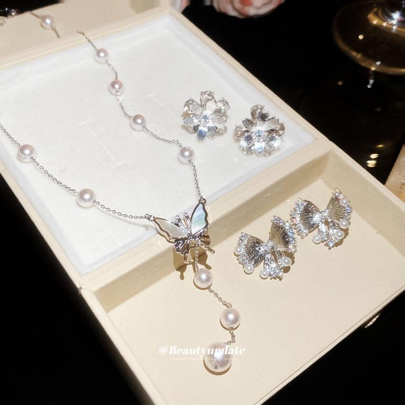 Super fairy sweet diamond-encrusted butterfly pearl necklace earrings jewelry set niche light luxury temperament versatile jewelry fashion