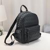 Jierotyx Goth Skull Geprägter Rucksack für Frauen, Halloween, Nietendekor, Tagesrucksack, Punk-Stil, PU-Ledertasche, modische Niete, Reisen