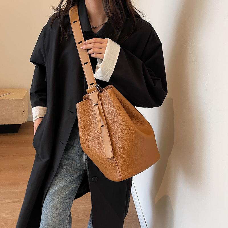 Retro Bucket Bag Set 2-IN-1 for Women Large Capacity Shoulder Crossbody Bag Solid Color Designer Tote Handbags