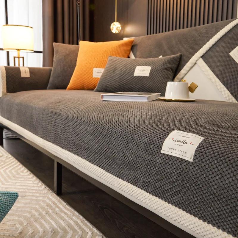 Moderner Kord-Sofaüberwurf Rutschfestes Stickerei-Etikett Sofaüberwürfe Herbst Winter Verdickung Couchüberwurf Unifarben Gewebte Sofamatte