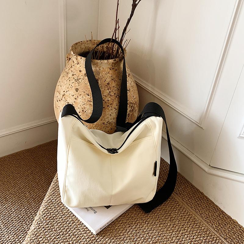 

New Original Simple Versatile Canvas Bag Women s Large Capacity Crossbody Shoulder Bag College Student Class Commuter Bag білий
