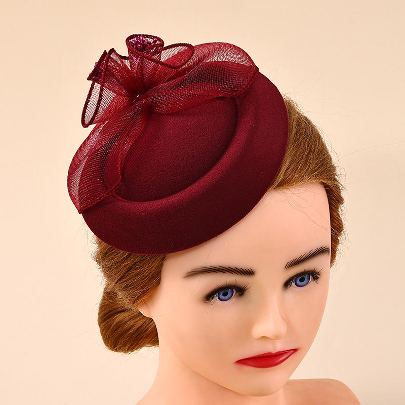 Berretto in rete stile britannico: Cappello da Assistente di Volo Retrò Elegante per Spose - Elegante Accessorio per Capelli di Alta Gamma