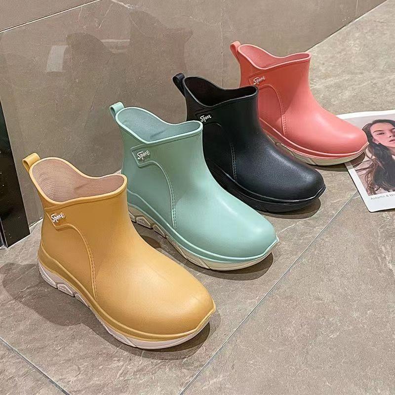 Ladies' Fashionable Low Cut Anti Slip Rain Boots And Rubber Shoes