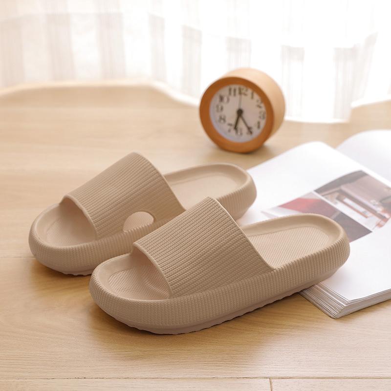 Heiß verkaufende leichte rutschfeste Damen-Sandalen Weiche dicke Sohle Haus-Slipper Einfarbig Indoor EVA-Slipper