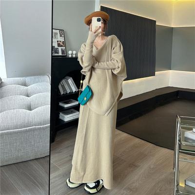 Laza, szabálytalan kötött pulóver szett női szoknyával, kétrészes szett