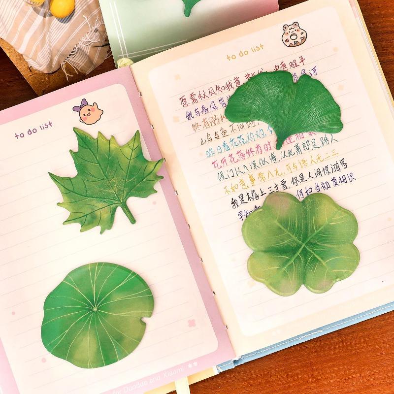 Symulowane Liście Karteczki Samoprzylepne dla Uczniów, Wysoki Poziom Estetyczny, Papier Samoprzylepny z Wiadomościami w Kształcie Liści Klonowych, Urocze Liście, Notatnik Samoprzylepny N-krotnego Użycia